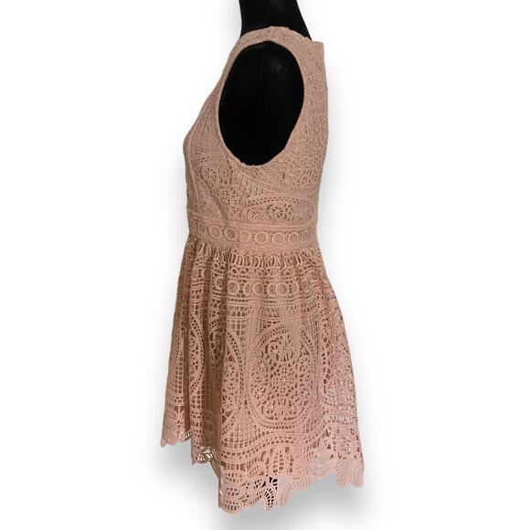 Miami Womens Dress Sz M Blush Pink Lace Eyelet Fit and Flare Francesca's NEW - Picture 4 of 6
